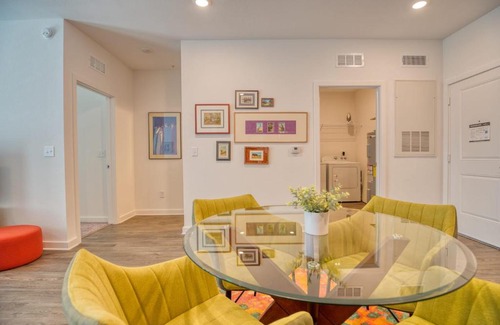 Gainesville Apartment | Elegant Two Bedroom Apartment with Balcony and Pool Access