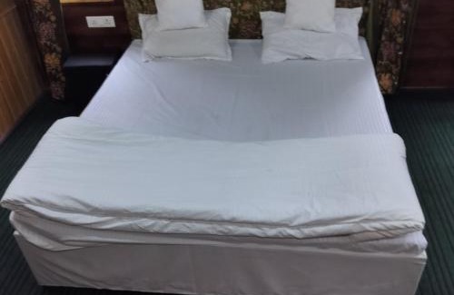 Anantnag District Bed & Breakfast | Discover Grand View Resorts: Your Perfect Getaway