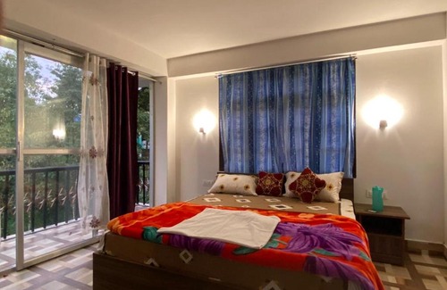 Pelling House | Pet-Friendly Grand View Retreat with Breakfast Included