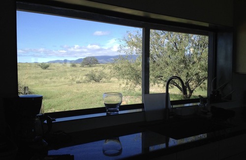 Sonoita House | Scenic Grand Views Casita with Breakfast & Outdoor Adventures