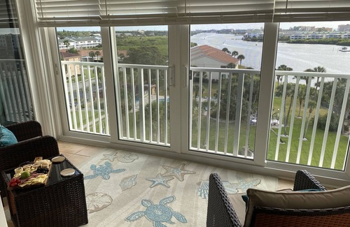 Largo Condo | Serene Waterfront Condo with Grand Views of Intracoastal & Gulf