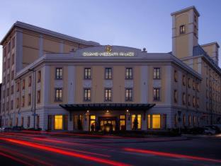 Porta Romana Hotel | Elegant Grand Visconti Palace with Oceanfront Amenities