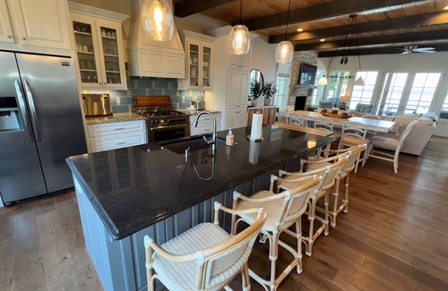 Vinita House | Grand Waterfront-Luxury 4-Level Lakefront Retreat, Community Pool