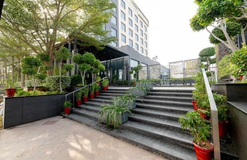 Ajmer Hotel | Elegant Grand Xenia: Oceanfront Retreat with Pool Access