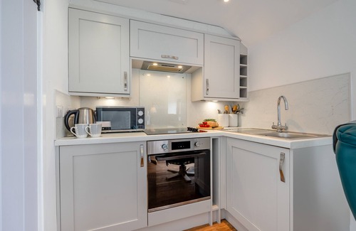 Porthleven House | Cozy Getaway at Grandad's Net Loft - Ideal for Couples