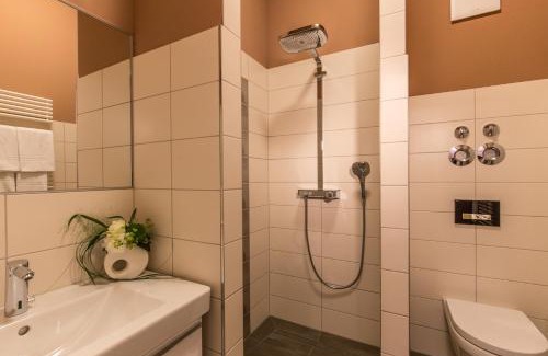 Weimar Hotel | Ideal Getaway at Grande Albergo Giancarlo with Dining & Family Comfort