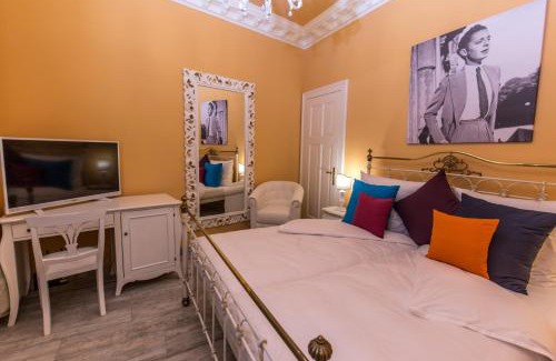 Weimar Hotel | Ideal Getaway at Grande Albergo Giancarlo with Dining & Family Comfort