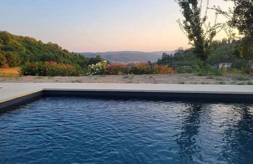 Reillanne House | Discover Grande Bastide Provençale: 10/10 Rating & Pool