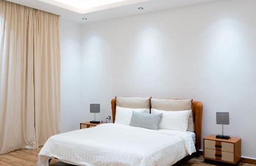 Al Khiran Ski Chalet | Tranquil Grande Beach: Oceanfront Haven with Private Pool