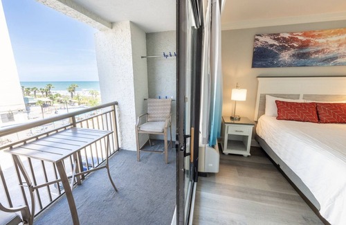 Myrtle Beach Hotel | Beachfront Grande Cayman Myrtle Beach: Pools & Hot Tubs Await