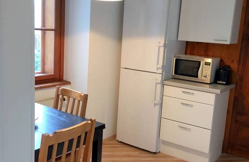 Josefstadt Apartment | City-Center Grande Suite: Top-Rated Stay with Kitchen & Breakfast