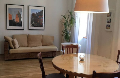 Josefstadt Apartment | City-Center Grande Suite: Top-Rated Stay with Kitchen & Breakfast