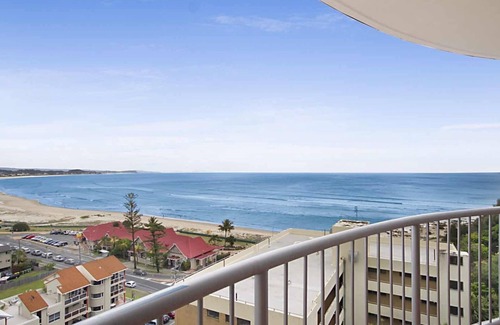 Coolangatta Apartment | Unforgettable Stay at Grande Corniche U17 with Ocean View