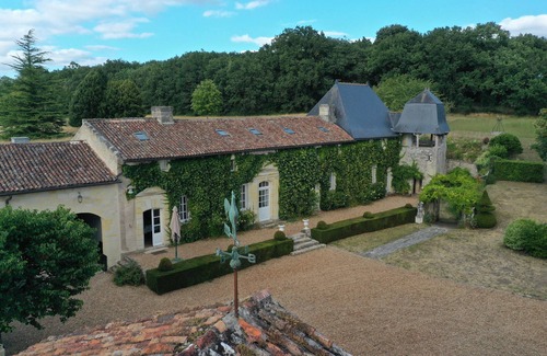 Deneze-sous-Doue House | Tranquil Family Retreat Near Loire Castle with Pool