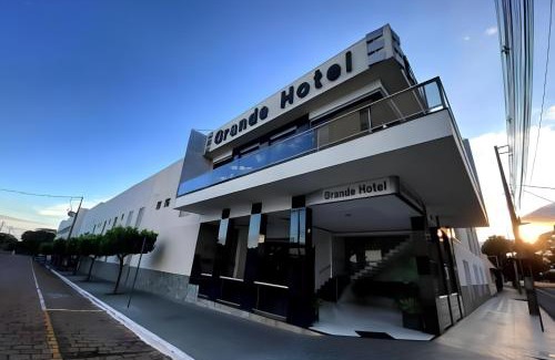 Zona 1 Hotel | Inviting Grande Hotel: Pet-Friendly with Pool & Hot Tub