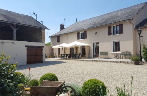 Saint-Jouin-de-Marnes House | Relax at Grande Maison des Tournesols with Private Pool