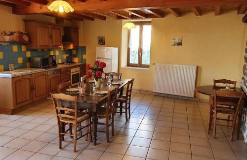 Saint-Paul-de-Vezelin House | Family-Friendly Gîte in Vézelin-sur-Loire for 11 Guests