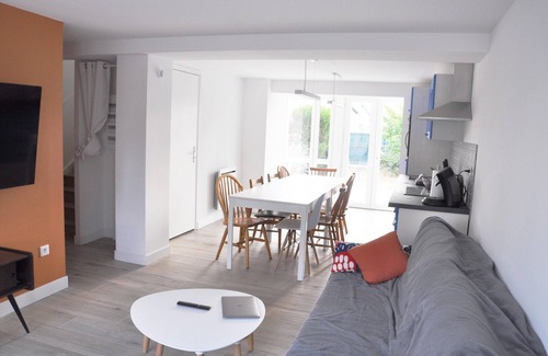 Bray-Dunes House | Seaside Grande Maison: Family and Pet Friendly Retreat
