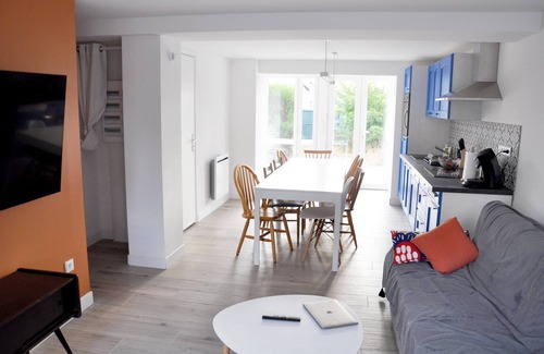 Bray-Dunes House | Seaside Grande Maison: Family and Pet Friendly Retreat
