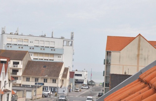 Bray-Dunes House | Seaside Grande Maison: Family and Pet Friendly Retreat
