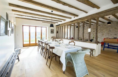 Badecon-le-Pin House | Scenic Maison with Direct Access to Hiking and River Fun