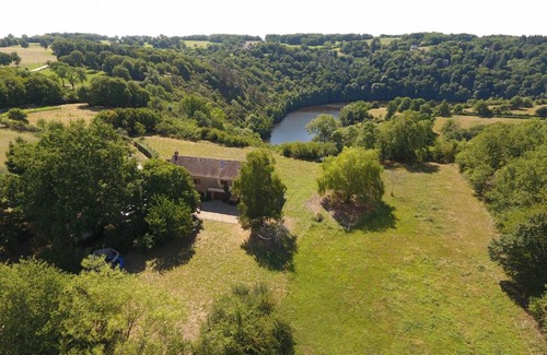 Badecon-le-Pin House | Scenic Maison with Direct Access to Hiking and River Fun