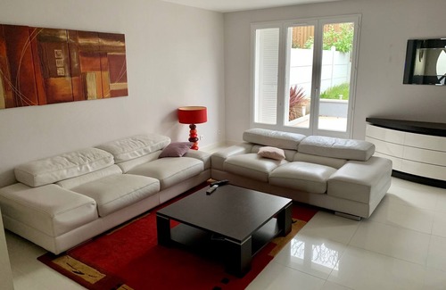 Cergy House | Grande Maison Cergy: Ideal for Olympic Games 2024