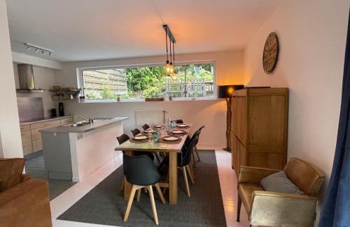 Theux House | Cozy Grande Maison: Family & Pet Friendly Near Spa Francorchamps