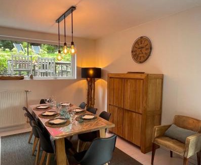 Theux House | Cozy Grande Maison: Family & Pet Friendly Near Spa Francorchamps
