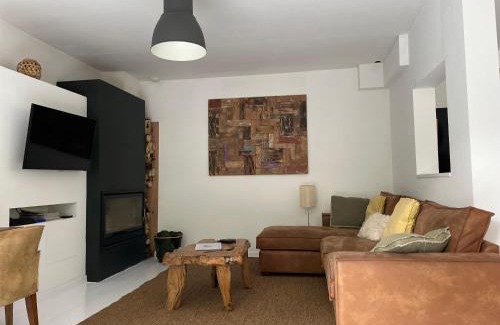 Theux House | Cozy Grande Maison: Family & Pet Friendly Near Spa Francorchamps