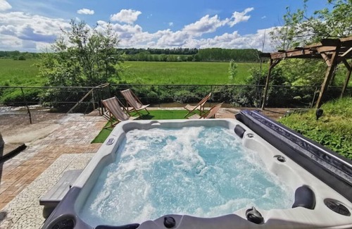Sarge-sur-Braye House | Grande Maison Détente: Relaxing Retreat with Spa & Hot Tub