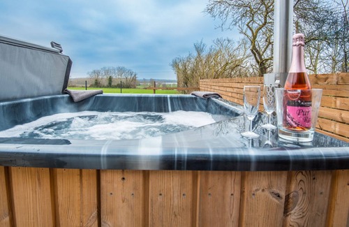 Tierce House | Relaxing Family Retreat with Nordic Spa & Pet-Friendly Amenities