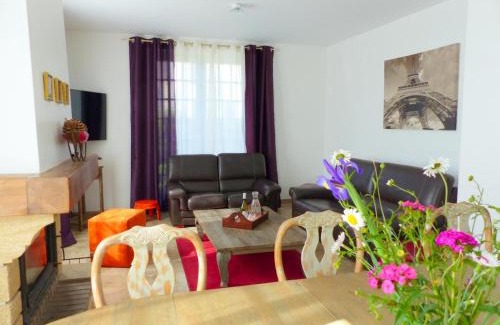Le Mayet-de-Montagne House | Gîte Le Mayet-de-Montagne: Family-Friendly Getaway with Pool