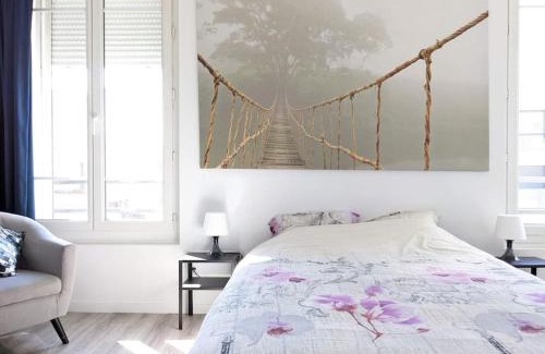 Romainville Villa | Renovated Grande Maison: 7 Min to Metro, Family Friendly
