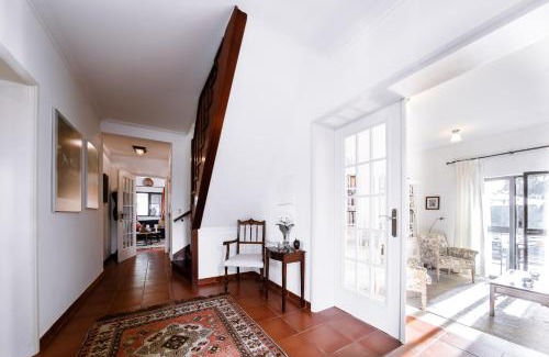 Cajados Villa | Discover Grande Setubal Villa: Oceanfront 5-Bedroom Retreat
