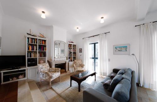 Cajados Villa | Discover Grande Setubal Villa: Oceanfront 5-Bedroom Retreat