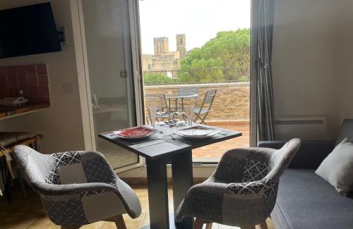 Entraigues-sur-la-Sorgue Apartment | Experience Grande Terrasse with Private Parking & Local Bikes