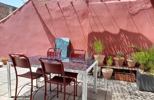 Vaison-la-Romaine Apartment | Scenic Terrace with Stunning Views of Ancient Ruins