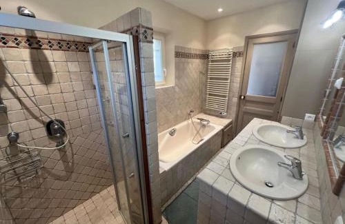 L'Isle-sur-la-Sorgue Villa | Panoramic Villa with Pool and Ocean View - 4-Star Stay