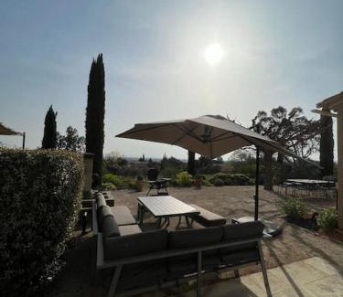 L'Isle-sur-la-Sorgue Villa | Panoramic Villa with Pool and Ocean View - 4-Star Stay