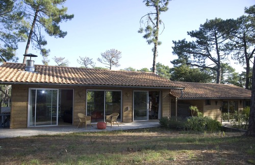 Pyla-sur-Mer Villa | Grande Villa Near Beach with Breakfast & Family-Friendly Space