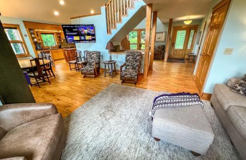 Warrensville House | Experience Grande Vue: Family-Friendly Stay with Pool & Dining