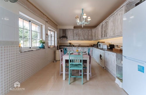 Torres Vedras House | Experience Grandfather Zé's House: Poolside Bliss in Silveira
