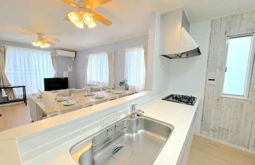 Onna House | Family-Friendly Grandioso Okinawa Villa with Kitchen & Breakfast