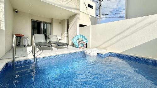 Onna House | Unforgettable Stay at Grandioso Onna 7-D: Poolside Bliss