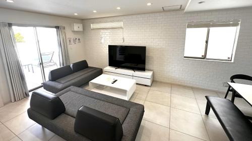 Onna House | Grandioso Onna 7-D: Family-Friendly Retreat with Pool