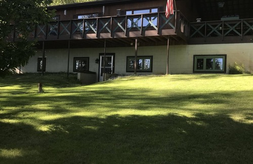 Fairbanks House | Family-Friendly Grandma Julie's Getaway with Kitchen Access