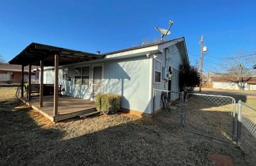 Fredericksburg House | Grandma's Haus: Pet-Friendly Retreat Near Main Street