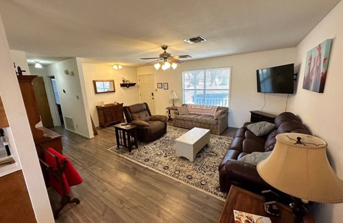 Fredericksburg House | Grandma's Haus: Pet-Friendly Retreat Near Main Street
