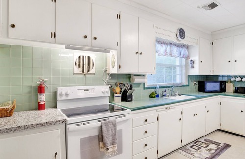 West Pensacola House | Serene Grandma's House: Family-Friendly with Pool Access